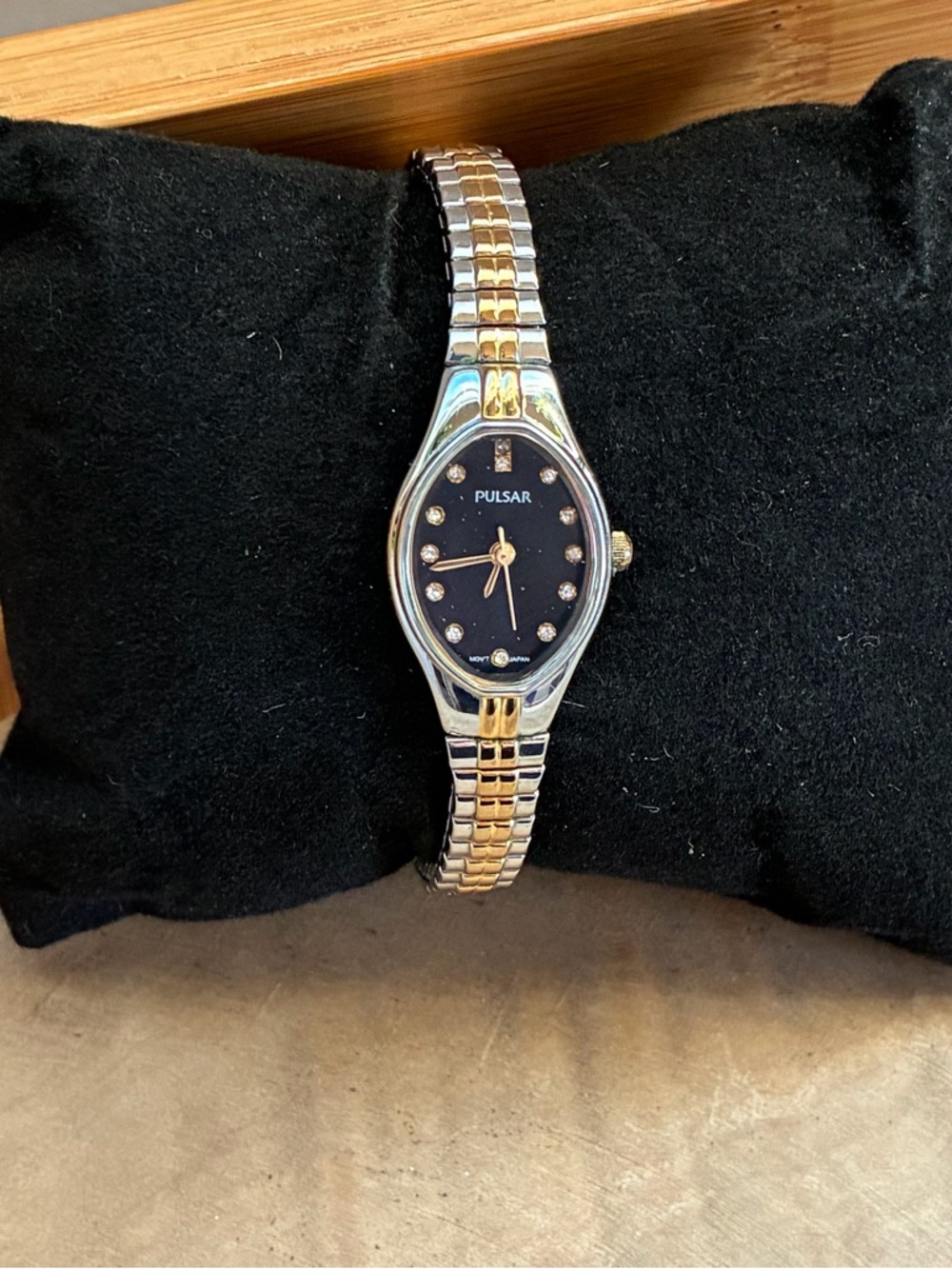 Pulsar 1N01-X203 Vintage Women’s Watch Gold Tone Silver Stretch Diamond Accents